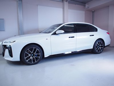 2023 BMW 7 SERIES photo 3