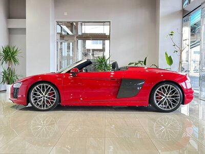 صورة 8 لـ 2017 AUDI R8 SPYDER