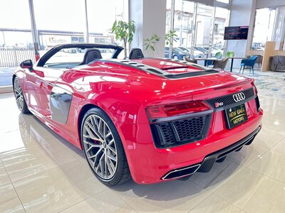 صورة 14 لـ 2017 AUDI R8 SPYDER