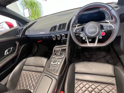صورة 17 لـ 2017 AUDI R8 SPYDER