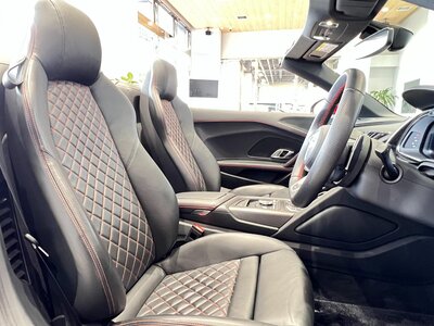 صورة 19 لـ 2017 AUDI R8 SPYDER