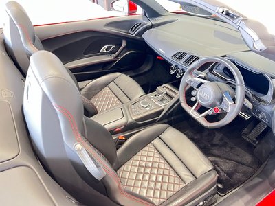 صورة 18 لـ 2017 AUDI R8 SPYDER