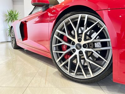 صورة 15 لـ 2017 AUDI R8 SPYDER