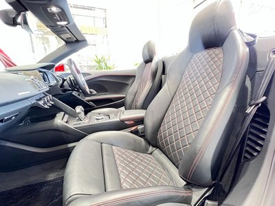 صورة 20 لـ 2017 AUDI R8 SPYDER