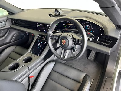 2022 Porsche TAYCAN photo 8