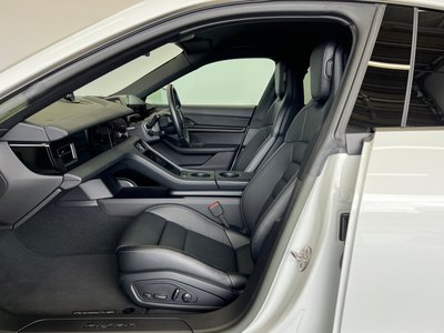 2022 Porsche TAYCAN photo 15