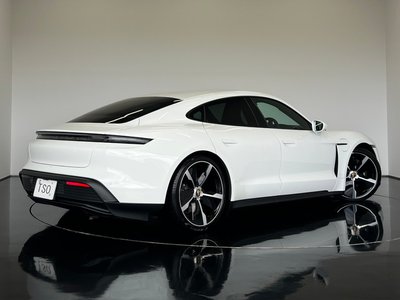 2022 Porsche TAYCAN photo 2