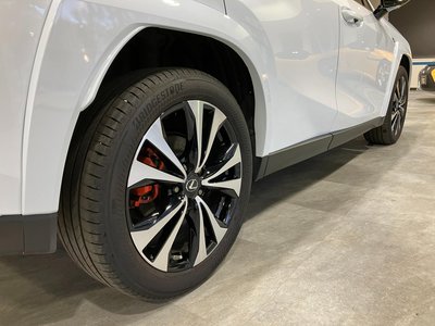 صورة 34 لـ 2023 Lexus UX