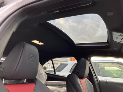 صورة 14 لـ 2023 Lexus UX