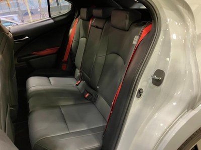 صورة 98 لـ 2023 Lexus UX