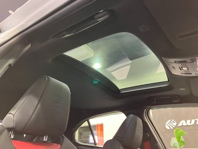صورة 22 لـ 2023 Lexus UX
