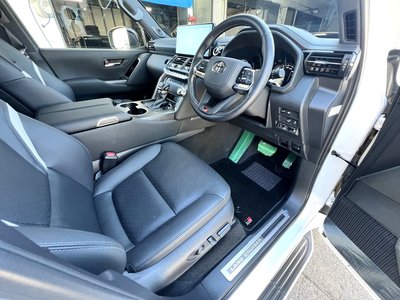 2023 Toyota LAND CRUISER 300 photo 2