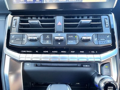 2023 Toyota LAND CRUISER 300 thumbnail 17