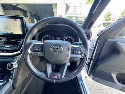 2023 Toyota LAND CRUISER 300 photo 3