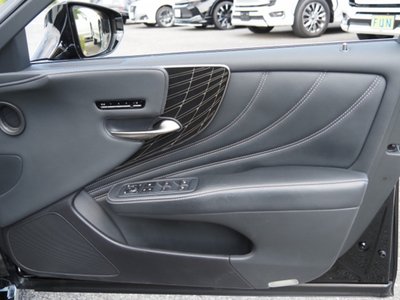 صورة مصغرة 65 لـ 2022 Lexus LS