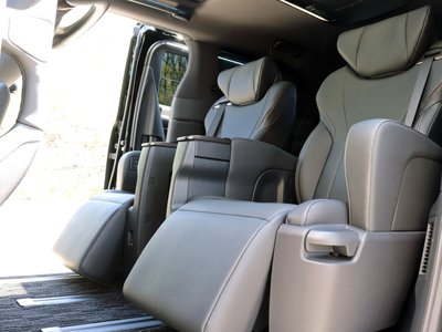صورة 31 لـ 2023 Toyota ALPHARD