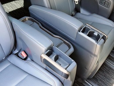 صورة 35 لـ 2023 Toyota ALPHARD