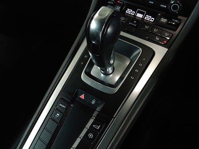 2018 Porsche 718 thumbnail 21
