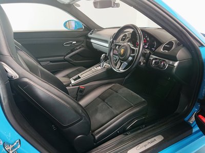 2018 Porsche 718 photo 12