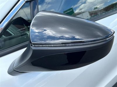 2025 Lexus LBX — миниатюра 28