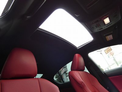 2021 Lexus IS 照片 3