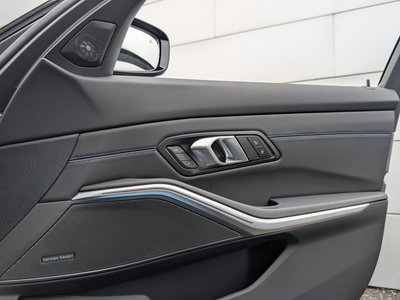 2024 BMW 3 SERIES TOURING photo 2