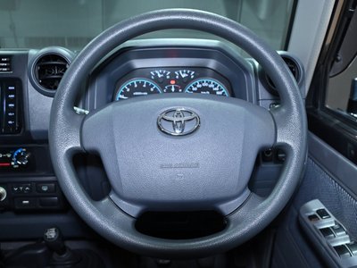 2015 Toyota LAND CRUISER 70 thumbnail 23