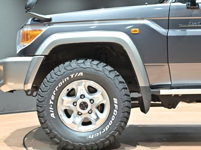 2015 Toyota LAND CRUISER 70 thumbnail 37