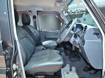 2015 Toyota LAND CRUISER 70 photo 12