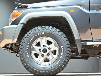 2015 Toyota LAND CRUISER 70 thumbnail 38
