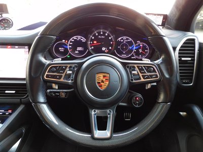 2018 Porsche CAYENNE photo 5