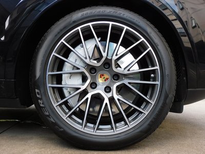 2018 Porsche CAYENNE photo 6