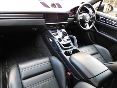 2018 Porsche CAYENNE photo 4