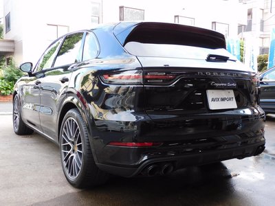 2018 Porsche CAYENNE photo 2