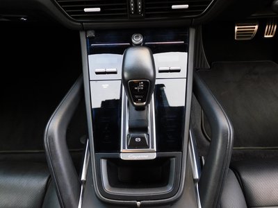 2018 Porsche CAYENNE photo 12