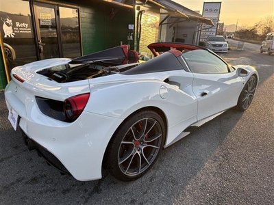 صورة 40 لـ 2016 Ferrari 488 SPIDER