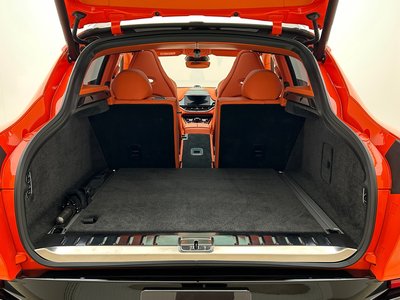 2024 Aston Martin DBX — миниатюра 28