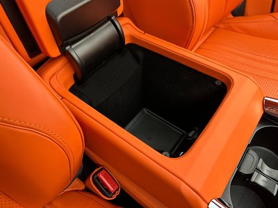 2024 Aston Martin DBX — миниатюра 65