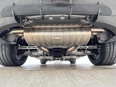 2024 Aston Martin DBX — миниатюра 11