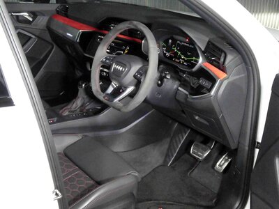 صورة 15 لـ 2020 AUDI RS Q3