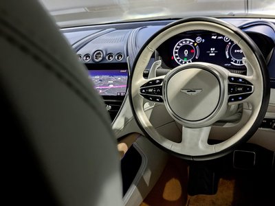 صورة 22 لـ 2021 Aston Martin DBX
