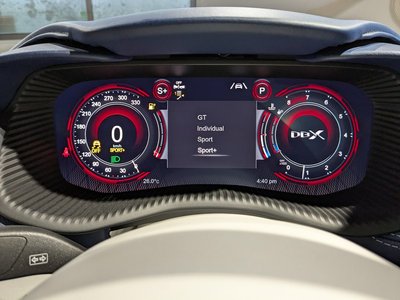 صورة 24 لـ 2021 Aston Martin DBX