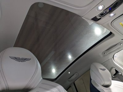 صورة 37 لـ 2021 Aston Martin DBX