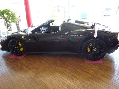 صورة 8 لـ 2025 Ferrari 296 GTS