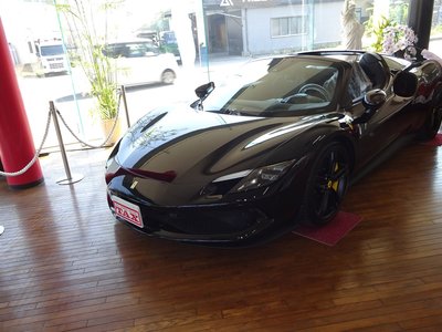 صورة 1 لـ 2025 Ferrari 296 GTS