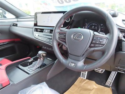 2023 Lexus ES thumbnail 32
