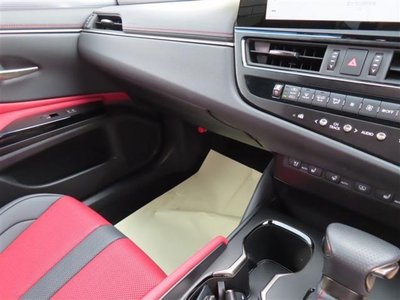 2023 Lexus ES photo 2