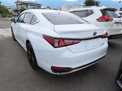 2023 Lexus ES photo 3
