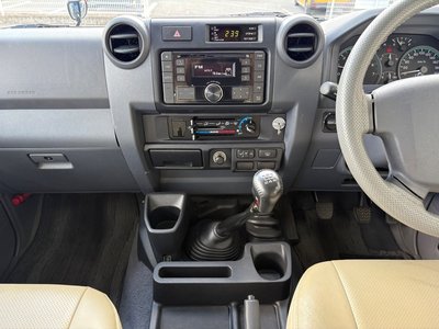 2015 Toyota LAND CRUISER 70 照片 23