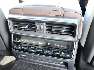 صورة مصغرة 71 لـ 2026 Lexus LX